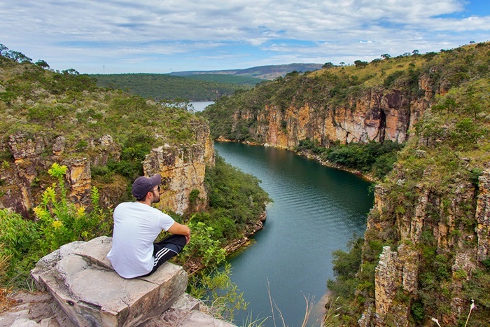 🏝️ 5 Lugares Incríveis para Passear de Barco no Brasil