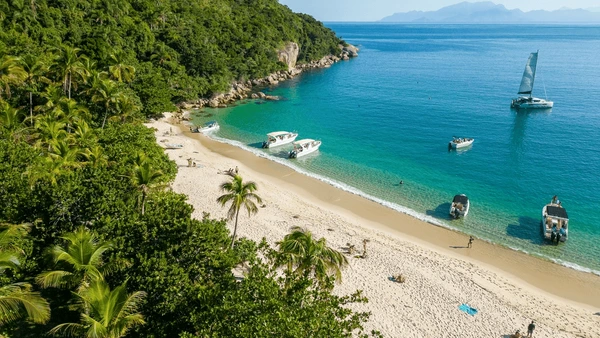 O Que Fazer em Angra dos Reis a Bordo de Uma Lancha de Luxo