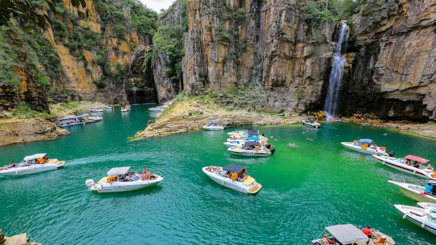 Capitólio de Lancha: Descubra os Segredos do Mar de Minas